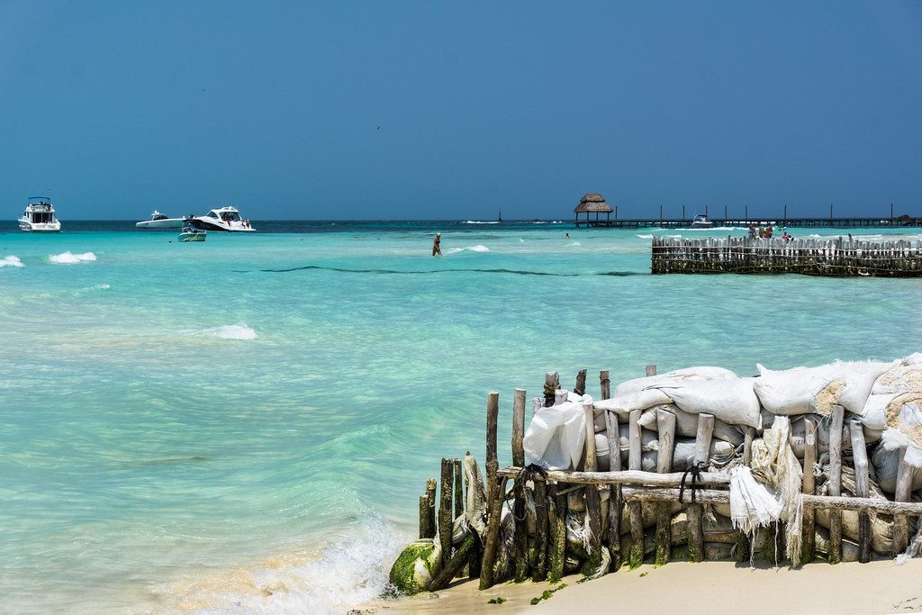 Isla Mujeres, playa libre de sargazo