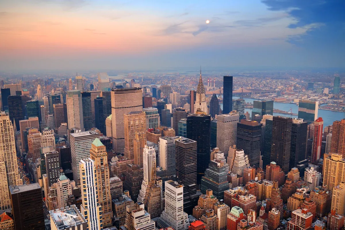 Rascacielos de Manhattan al atardecer vistos desde lo alto