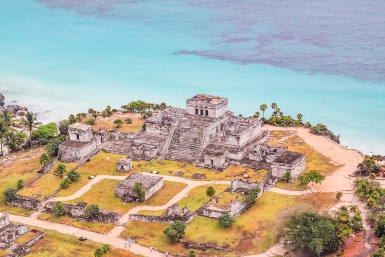 Tulum más allá de la playa: cenotes, ruinas y bienestar que transforman tu viaje