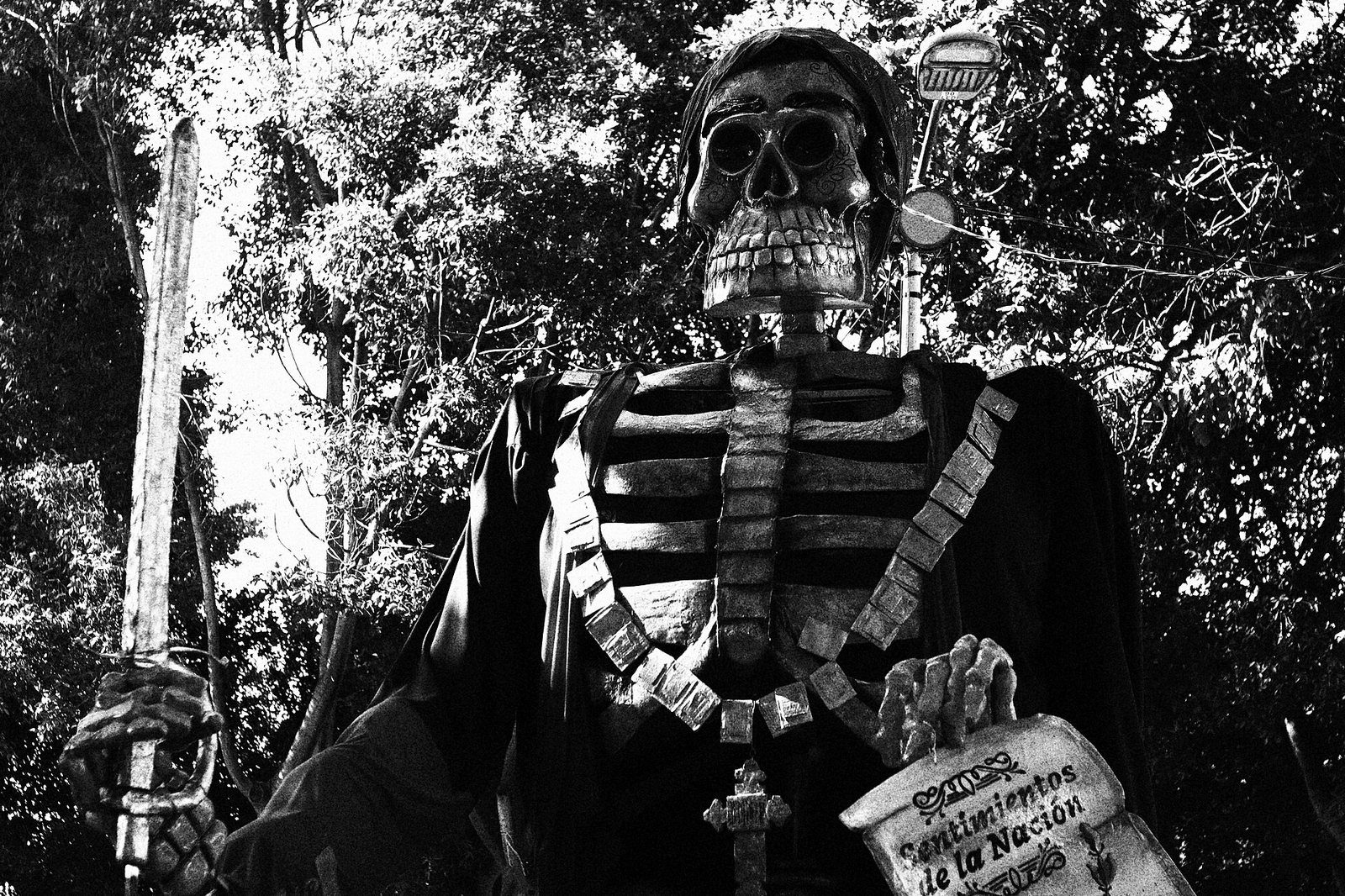 Calavera monumental de cartonería de José María Morelos en el Valle de Catrinas de Atlixco